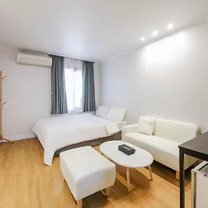  Hostel Lofy House